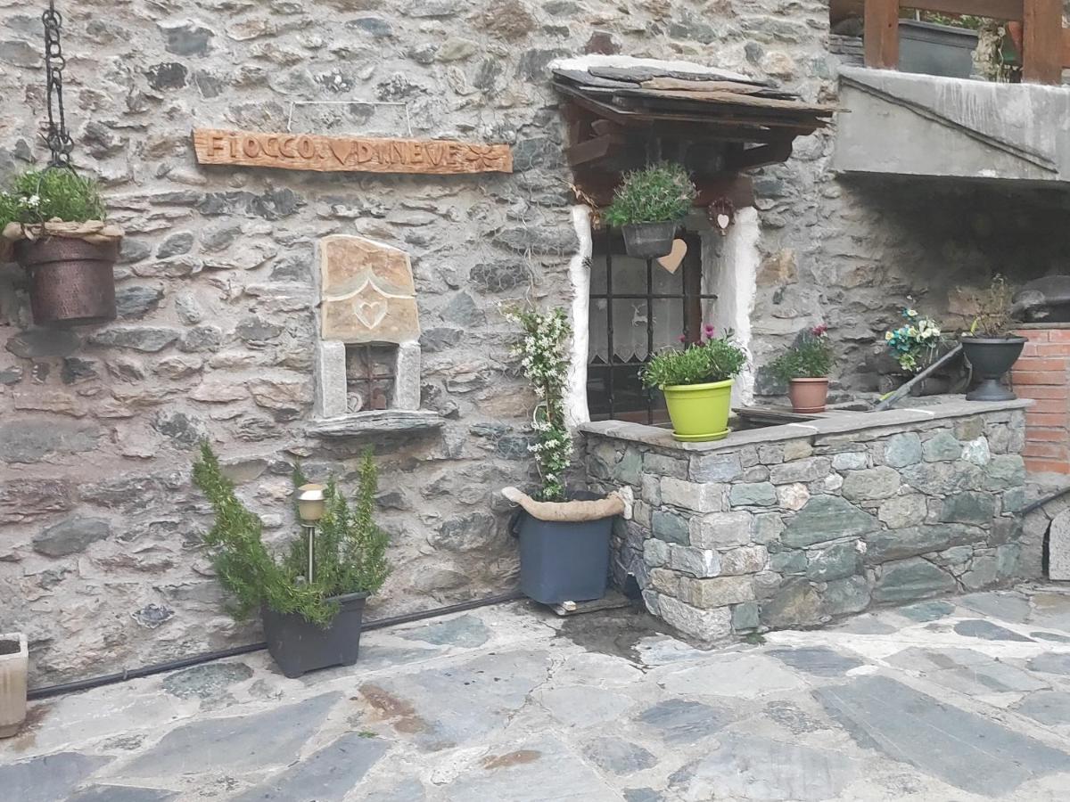 Fiocco Di Neve Apartment Montjovet Bagian luar foto